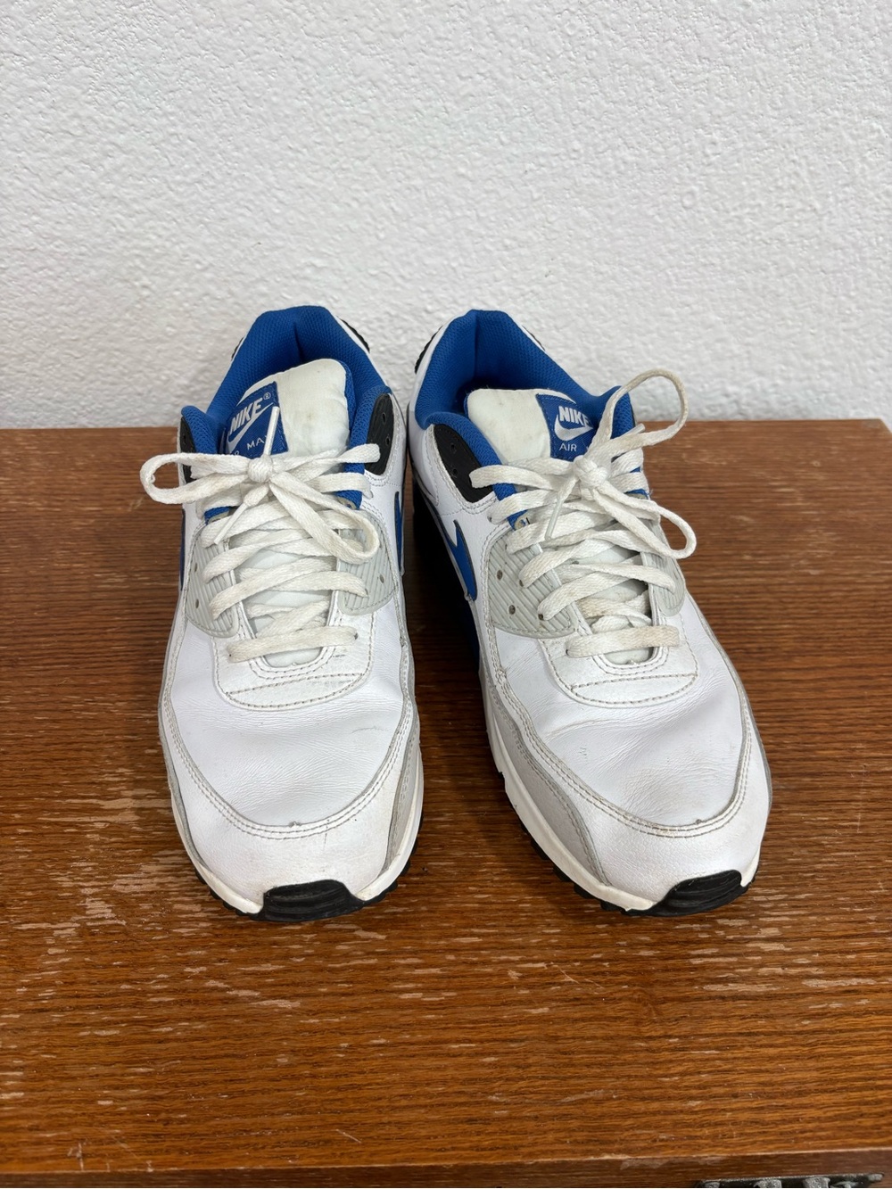 Nike Men’s White and Royal Blue Low-Top Sneakers